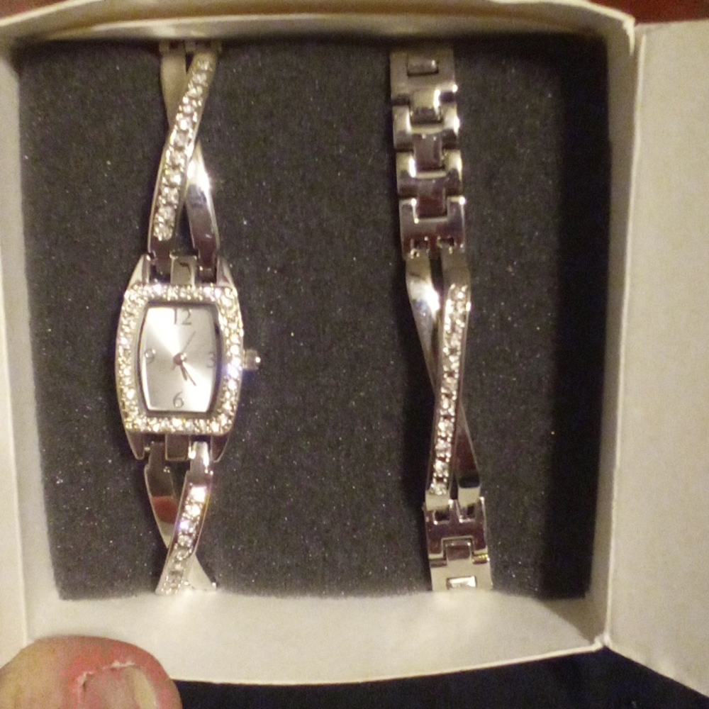 Base metal bezel silver toned watch and bracelet set